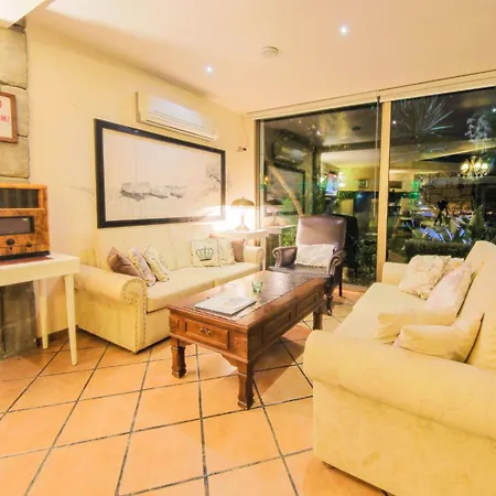 Flora מלון גומבט