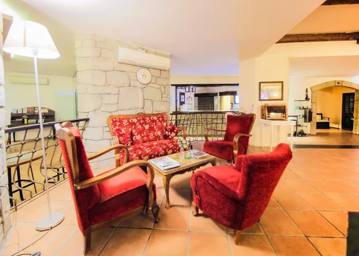 فندق Flora غومْبيت