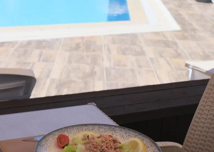 فندق Flora غومْبيت