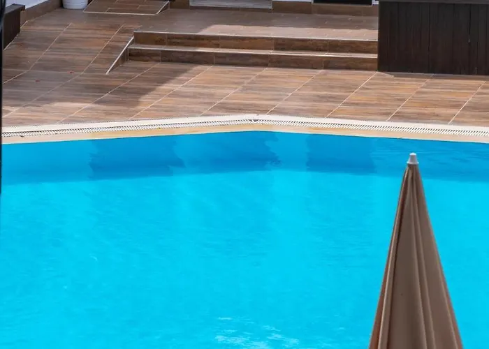 Flora 3* غومْبيت