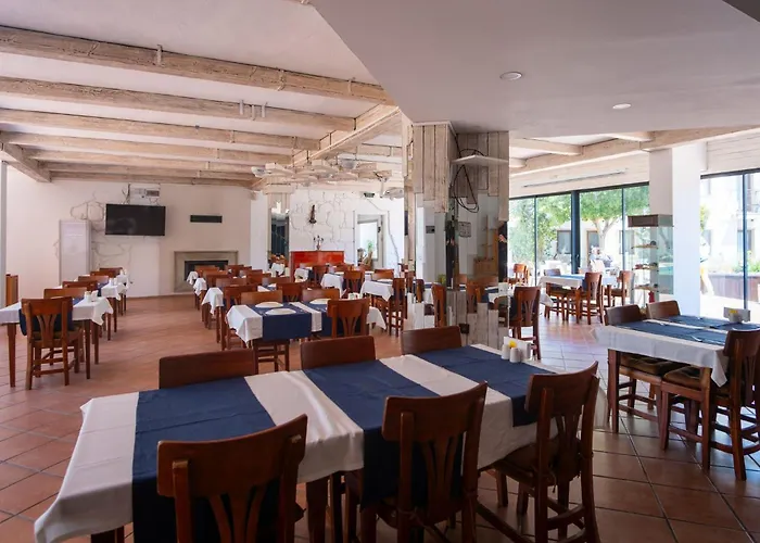 Flora 3* غومْبيت