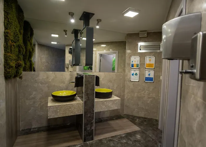 Flora غومْبيت