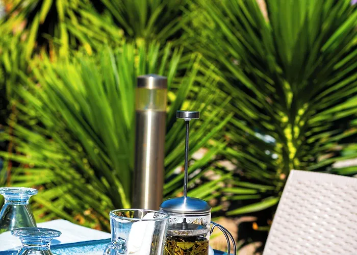 Flora 3* غومْبيت