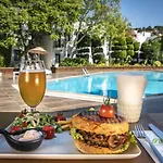 Hotel Flora 3*