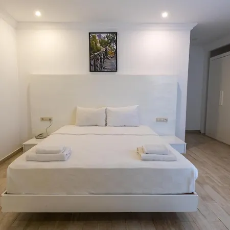 Flora Hotel 3*