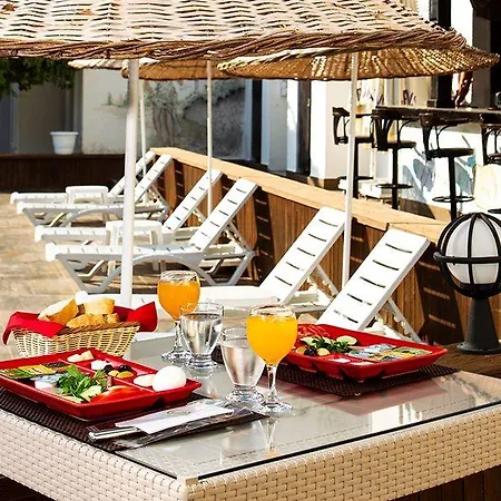 Hotel Flora 3*