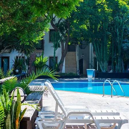 Flora Hotel 3*