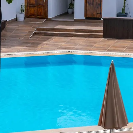 Flora 3* غومْبيت