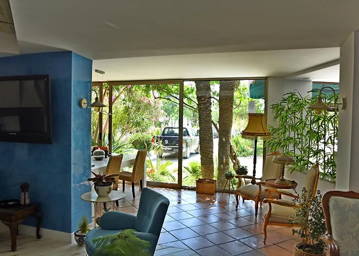 Hotel Flora 3*